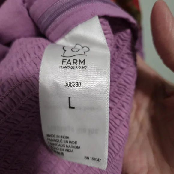 Farm Rio Lilac Mango Macaws Blouse. - Picture 6 of 11